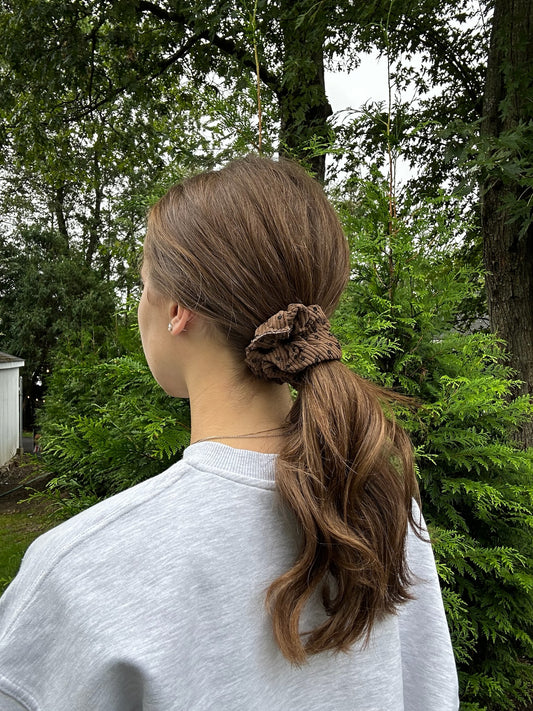 FLORAL LOGO SCRUNCHIE